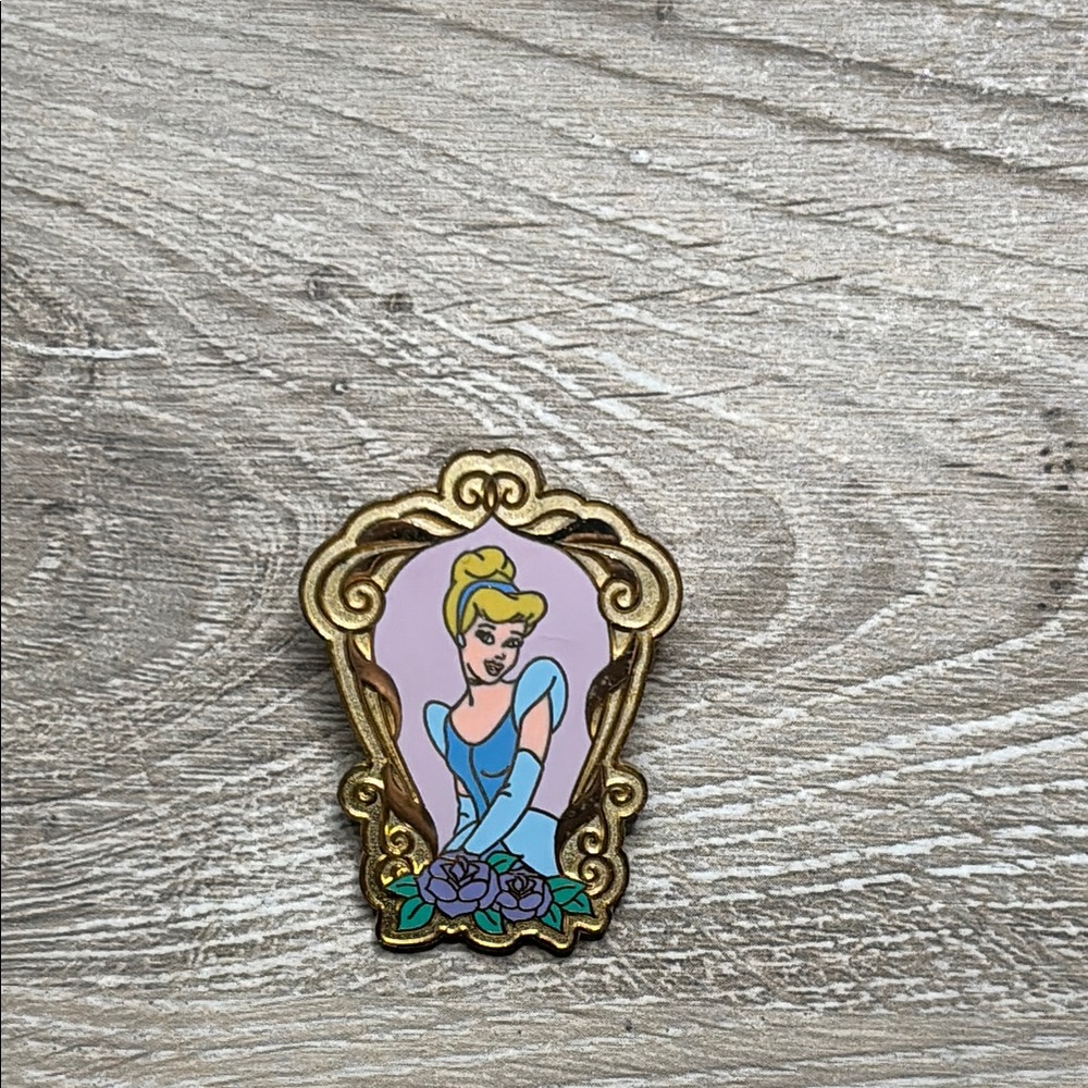 Disney Cinderella Gold and Blue trading pin